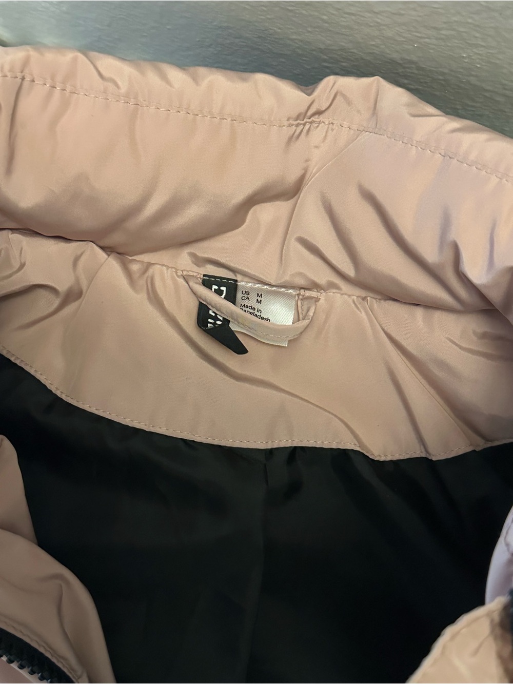 H&M Light Pink Cropped Puffer Jacket - Picture 3 of 3